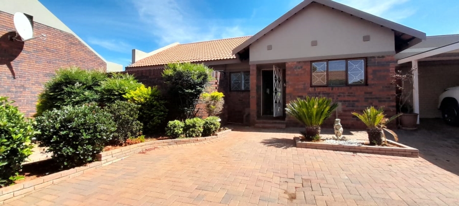 3 Bedroom Property for Sale in Flamwood North West